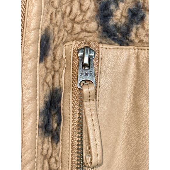 Abercrombie & Fitch Soft AF Tan Leopard Sherpa Fleece Zip Jacket Coat Womens M - Picture 6 of 9